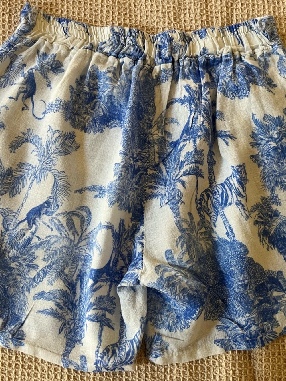 Italian Linen High-Waist Shorts in Blue Toile. Elastic Waist 15” /length 16 1/2 - Picture 5 of 8